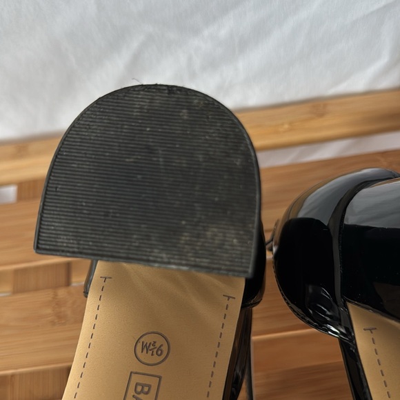 Bandolino Black Patent Leather Heels - Picture 9 of 9